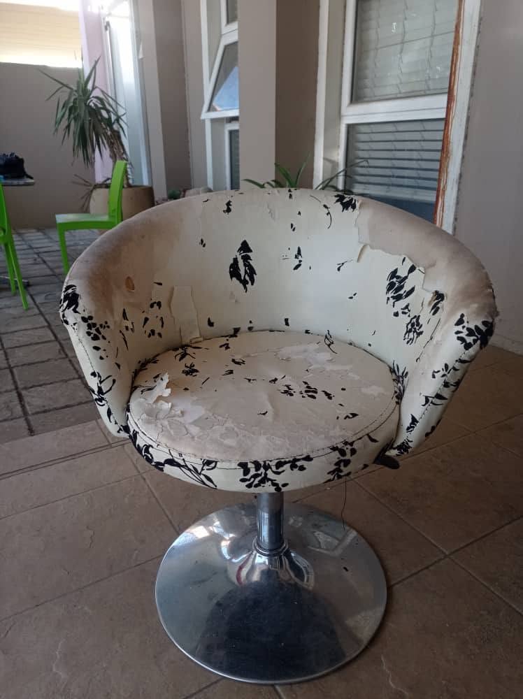 Bar stool before restoration